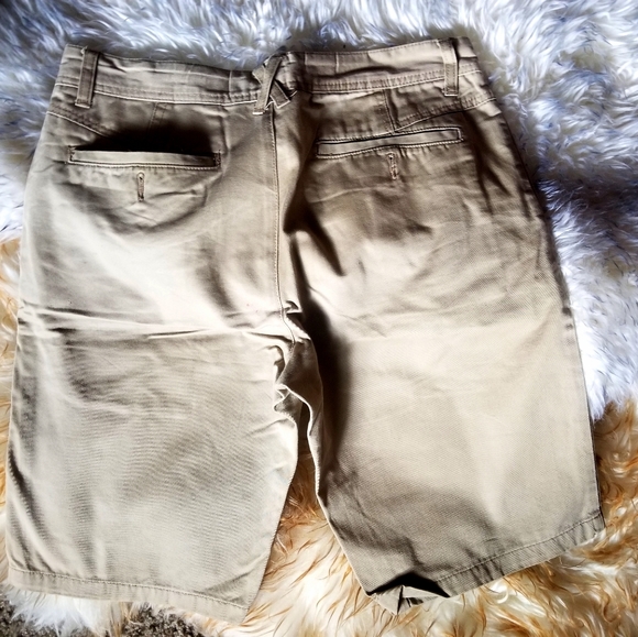 Modern Amusement skater shorts - Picture 3 of 3